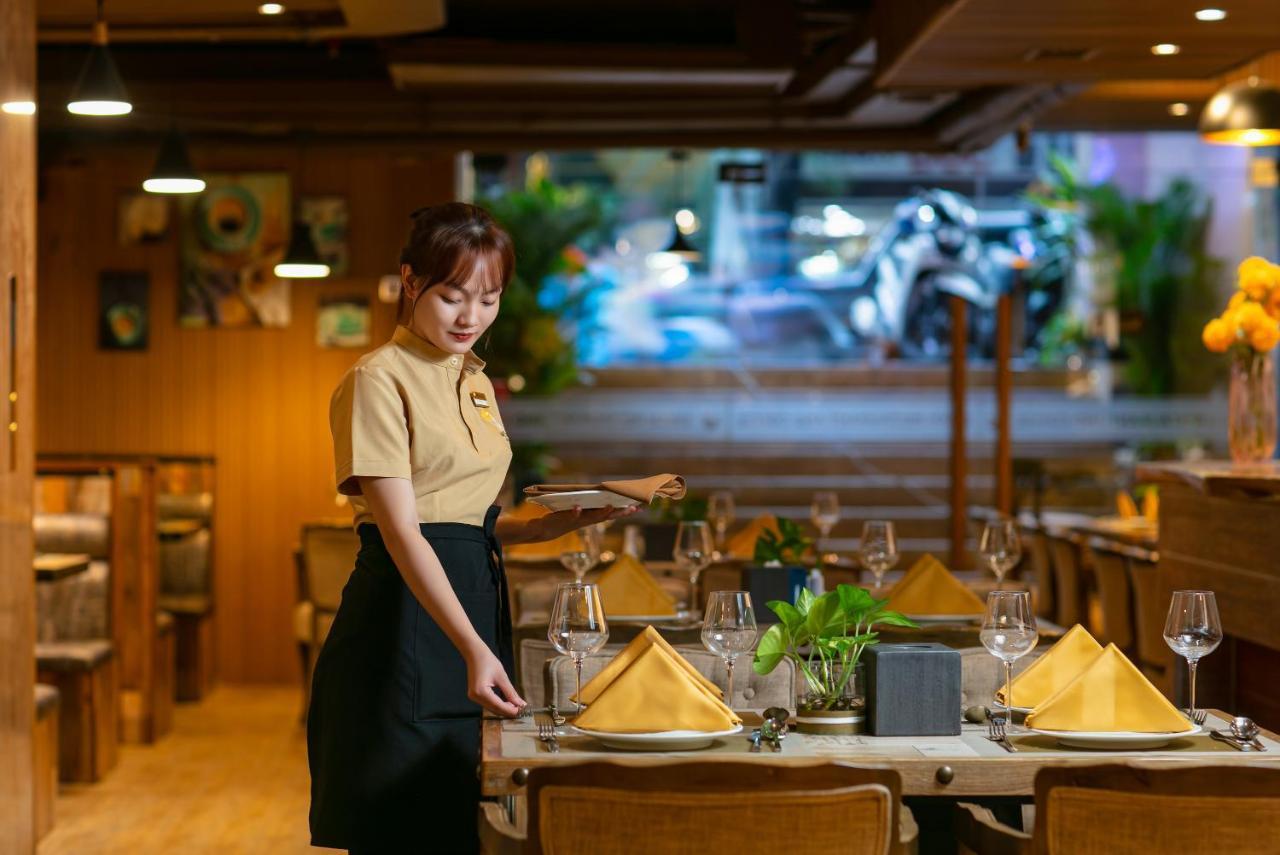 Nesta Hotel Saigon Хошимин Экстерьер фото