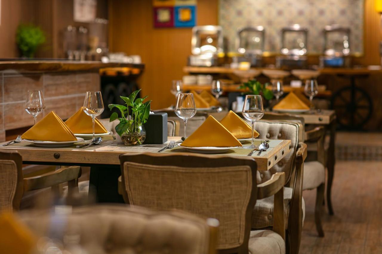 Nesta Hotel Saigon Хошимин Экстерьер фото
