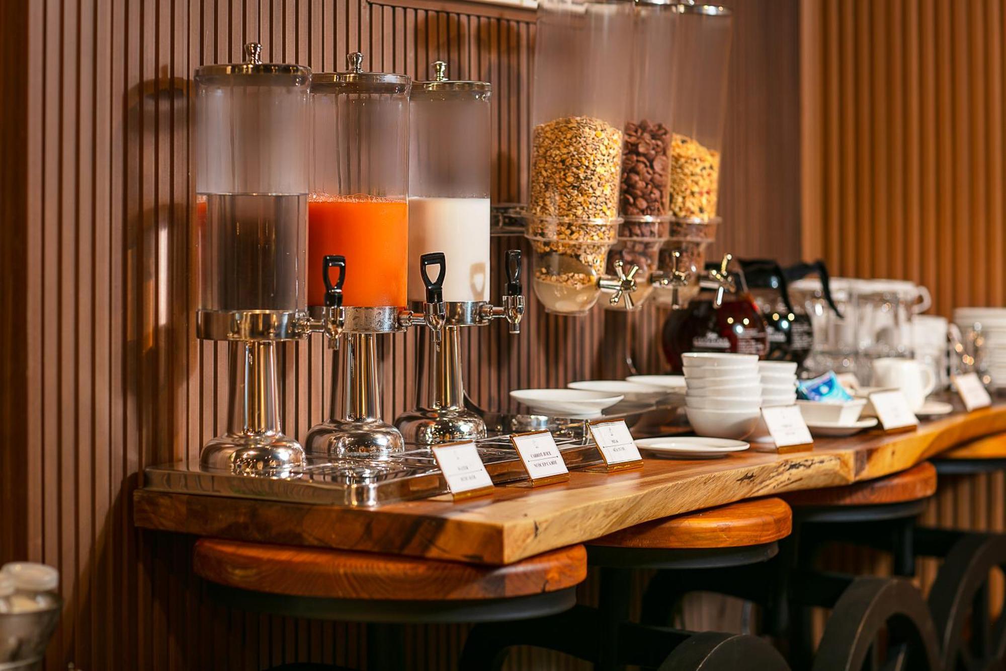 Nesta Hotel Saigon Хошимин Экстерьер фото