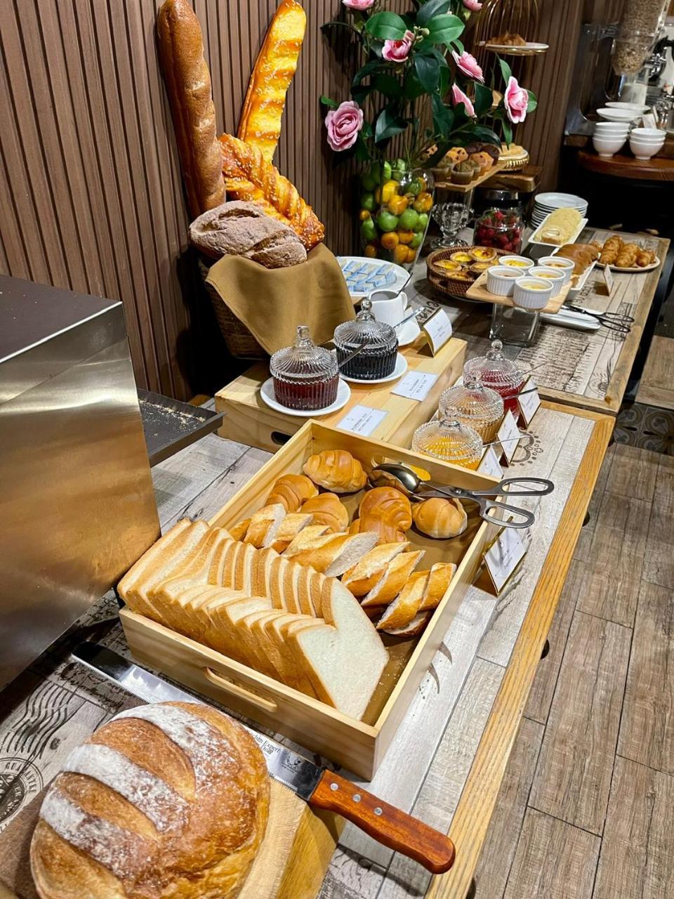 Nesta Hotel Saigon Хошимин Экстерьер фото