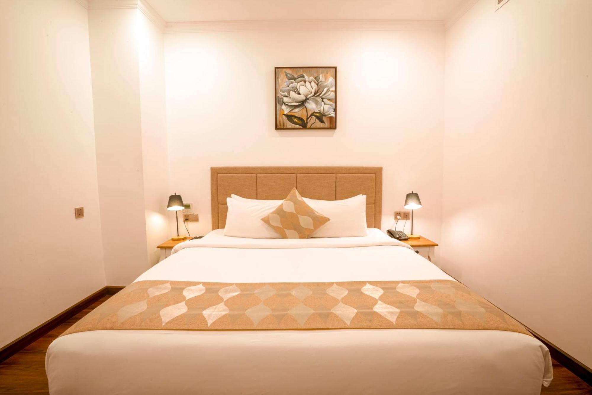 Nesta Hotel Saigon Хошимин Экстерьер фото