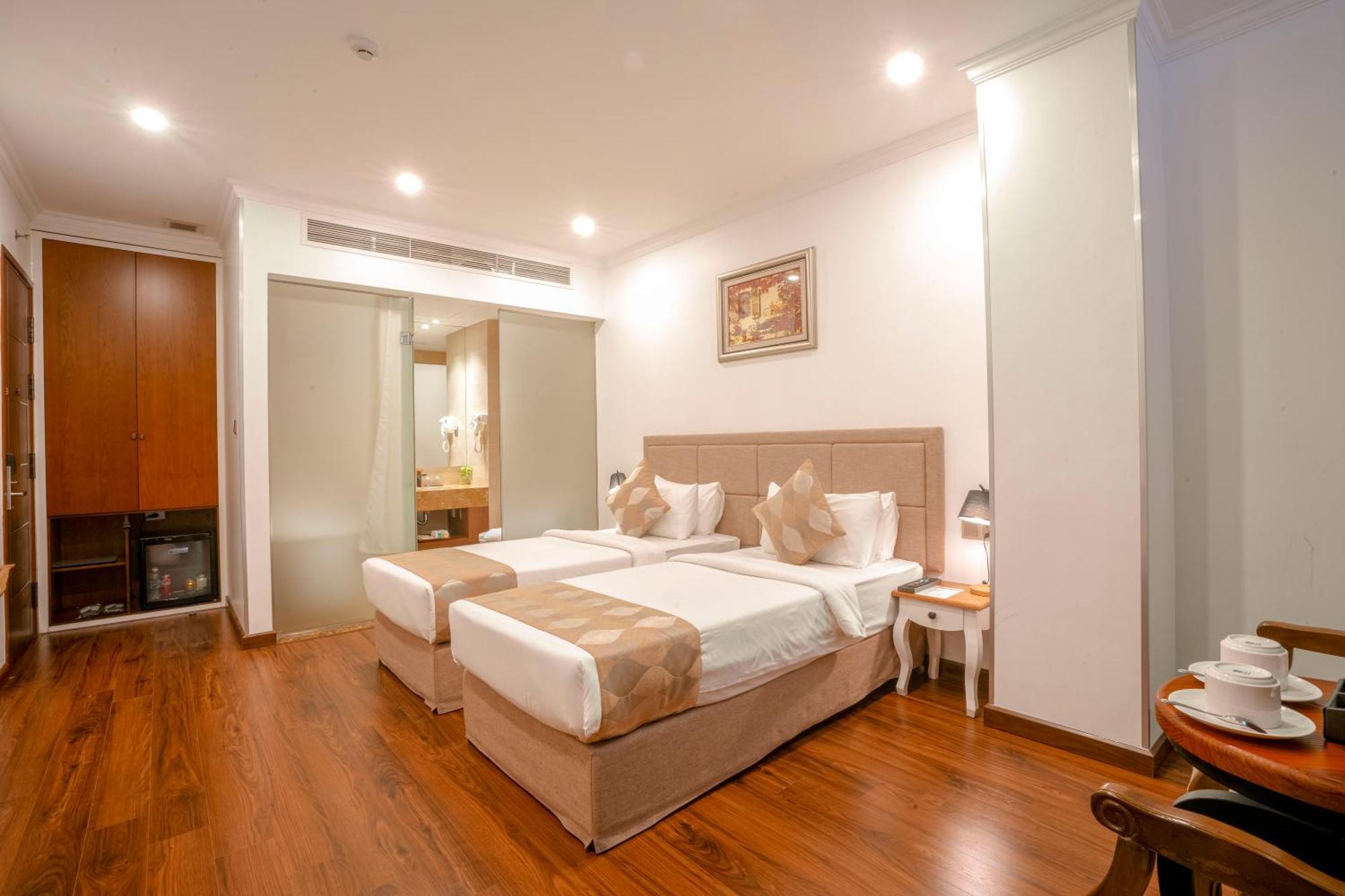 Nesta Hotel Saigon Хошимин Экстерьер фото